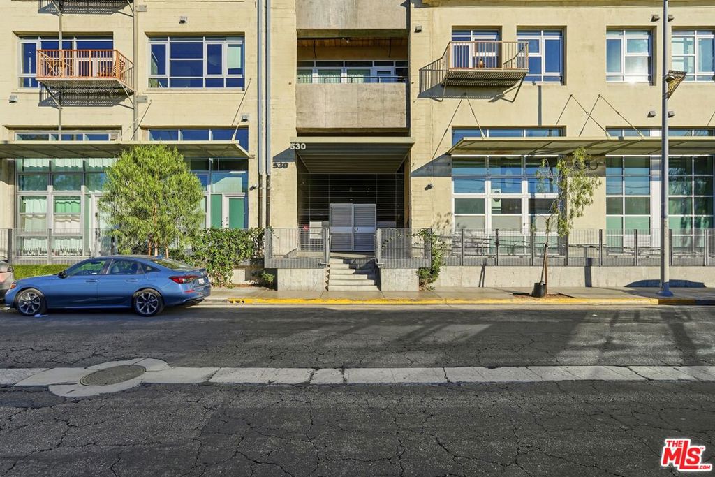 530 S Hewitt Street 533 Property Photo 4