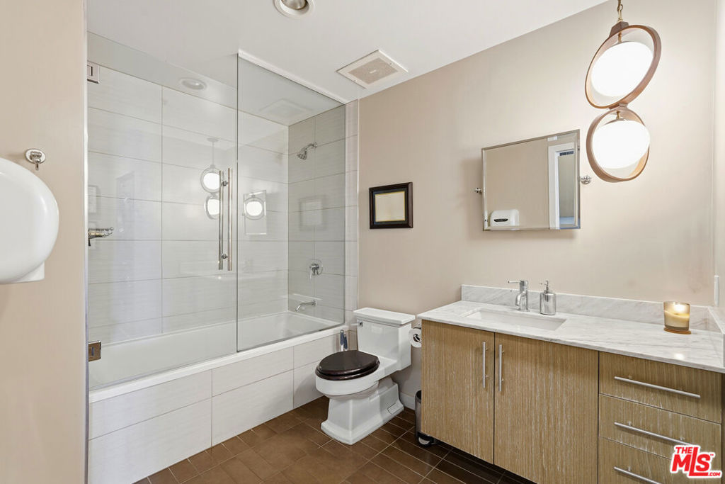 530 S Hewitt Street 533 Property Photo 13