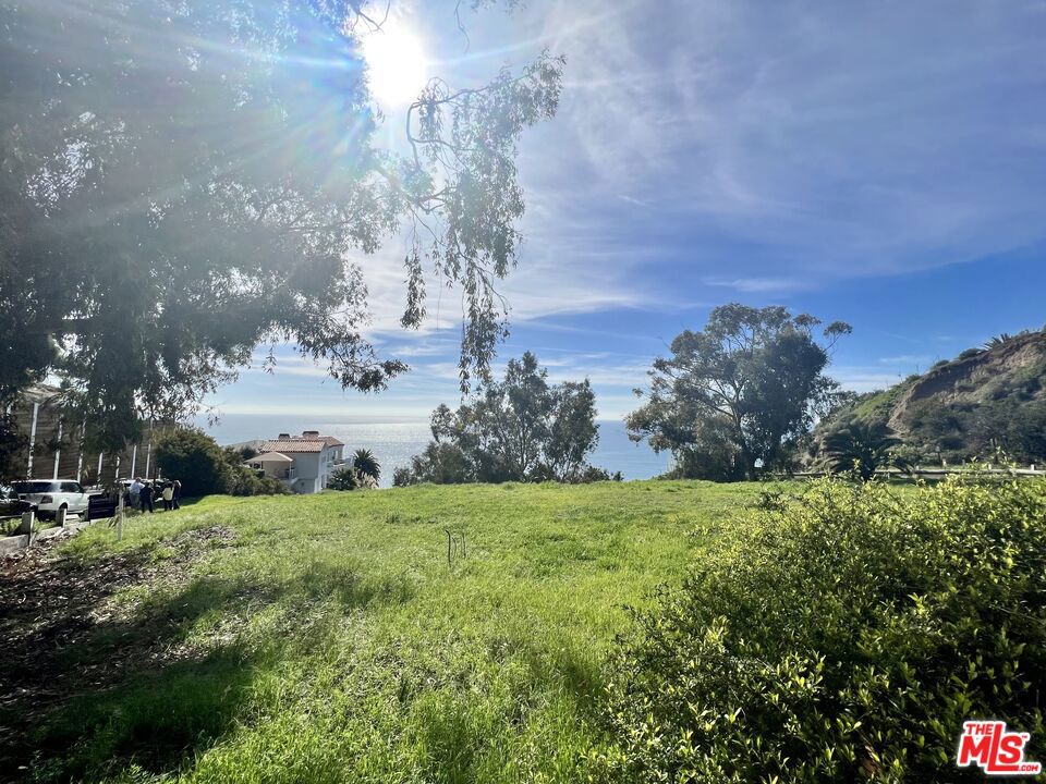 21500 Rambla Vista Property Photo 4