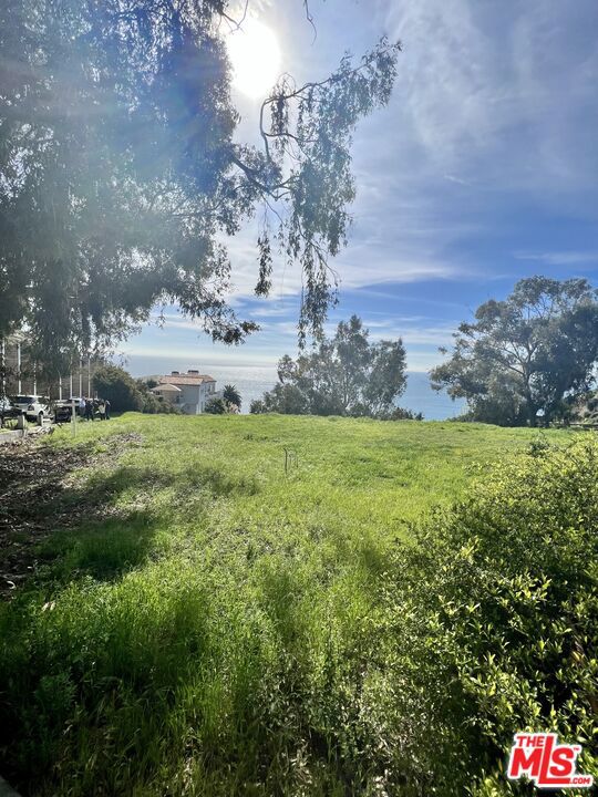 21500 Rambla Vista Property Photo 7