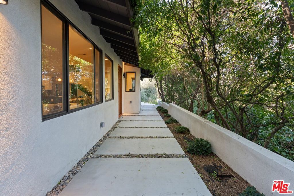 16708 Chaplin Avenue Property Photo 4
