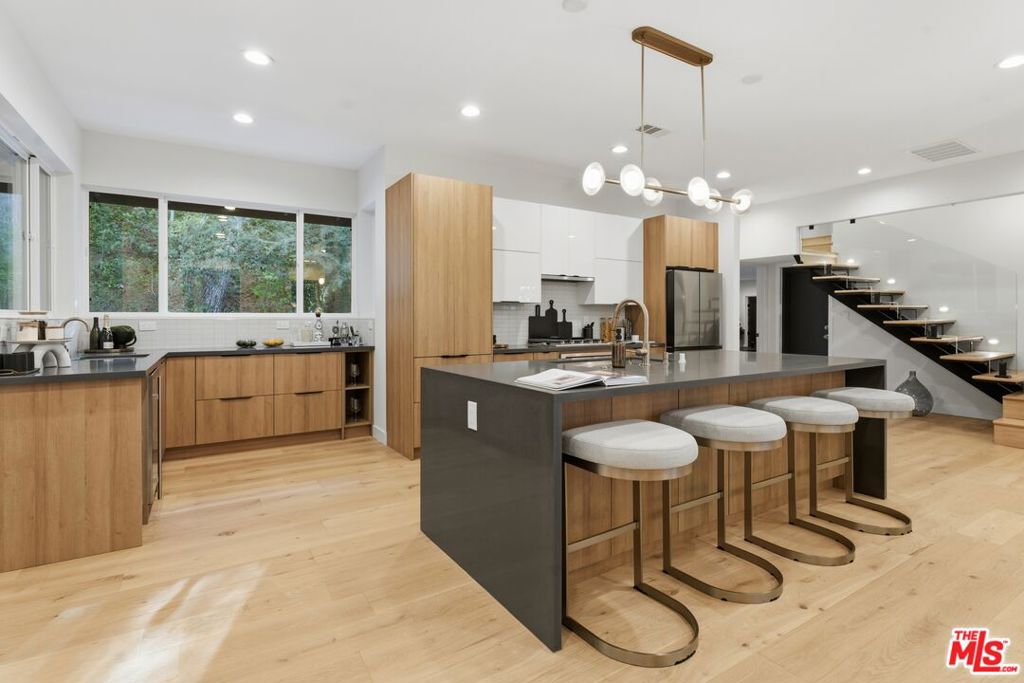 16708 Chaplin Avenue Property Photo 8