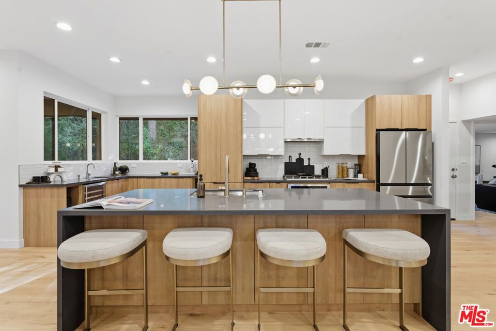 16708 Chaplin Avenue Property Photo 9