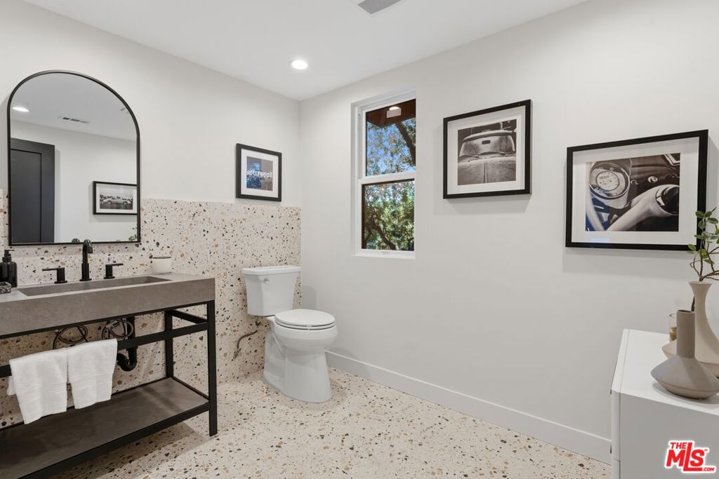 16708 Chaplin Avenue Property Photo 19