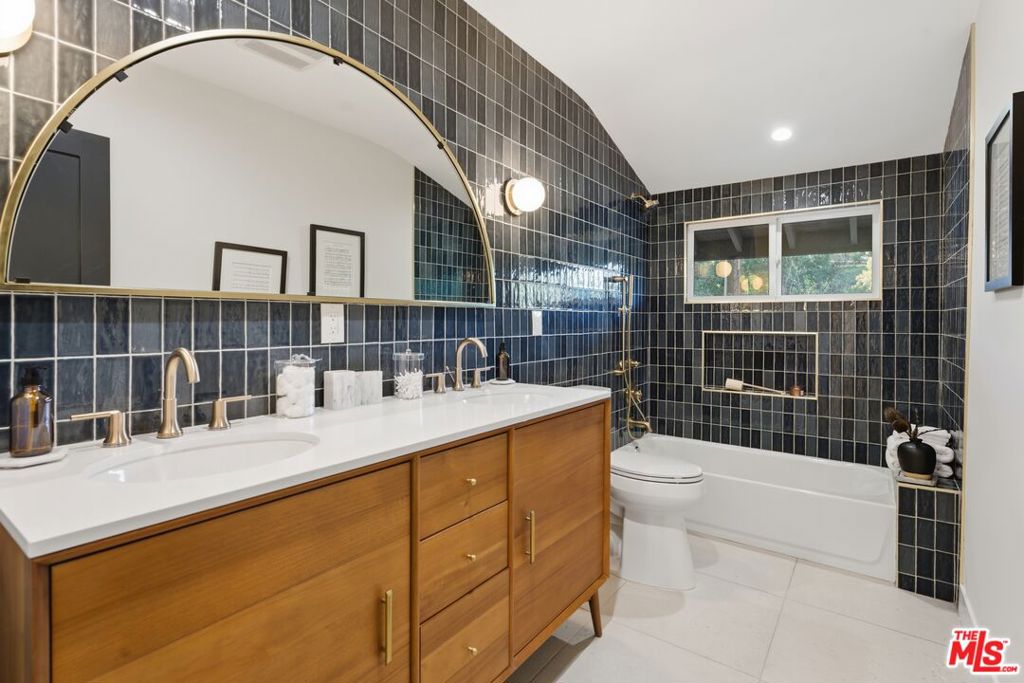 16708 Chaplin Avenue Property Photo 36