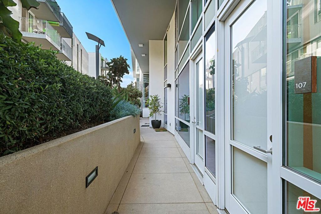 1705 Ocean Ave #107 Property Photo 3