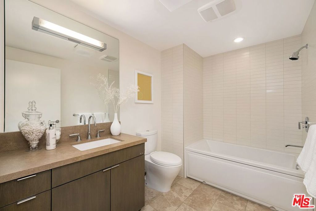 1705 Ocean Ave #107 Property Photo 7