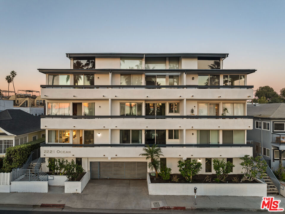 2221 Ocean Avenue 101 Property Photo 3