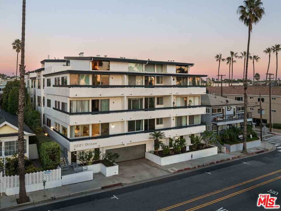 2221 Ocean Avenue 101 Property Photo 4