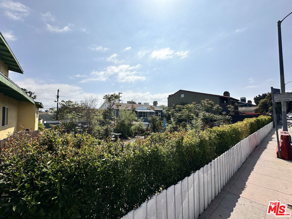 2712 Pacific Avenue Property Photo 6