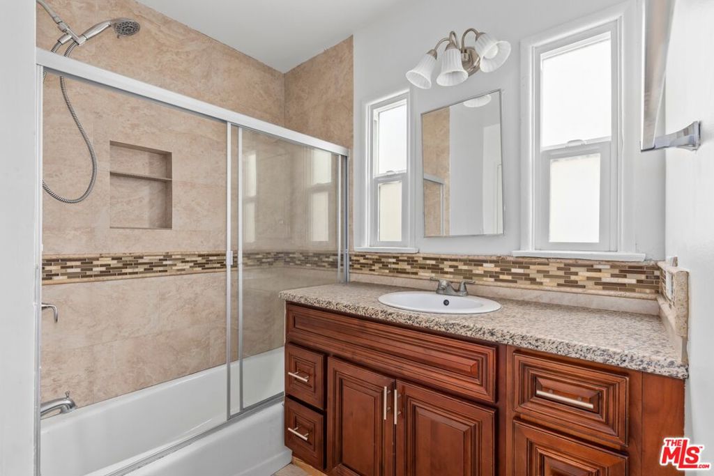 8521 Saturn Street Property Photo 11