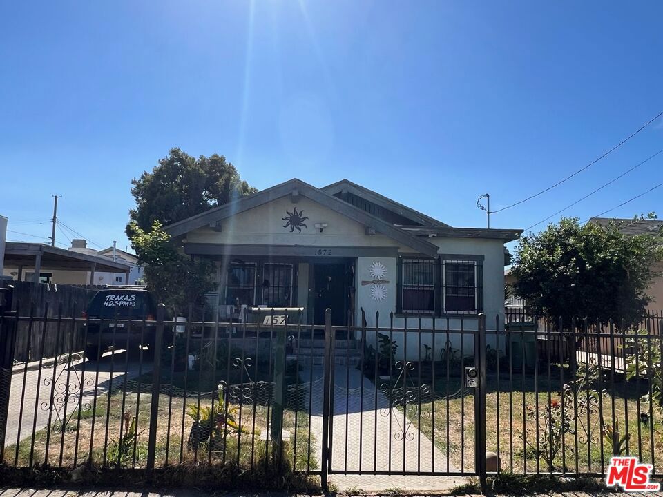 1572 W 37th Place Property Photo 1