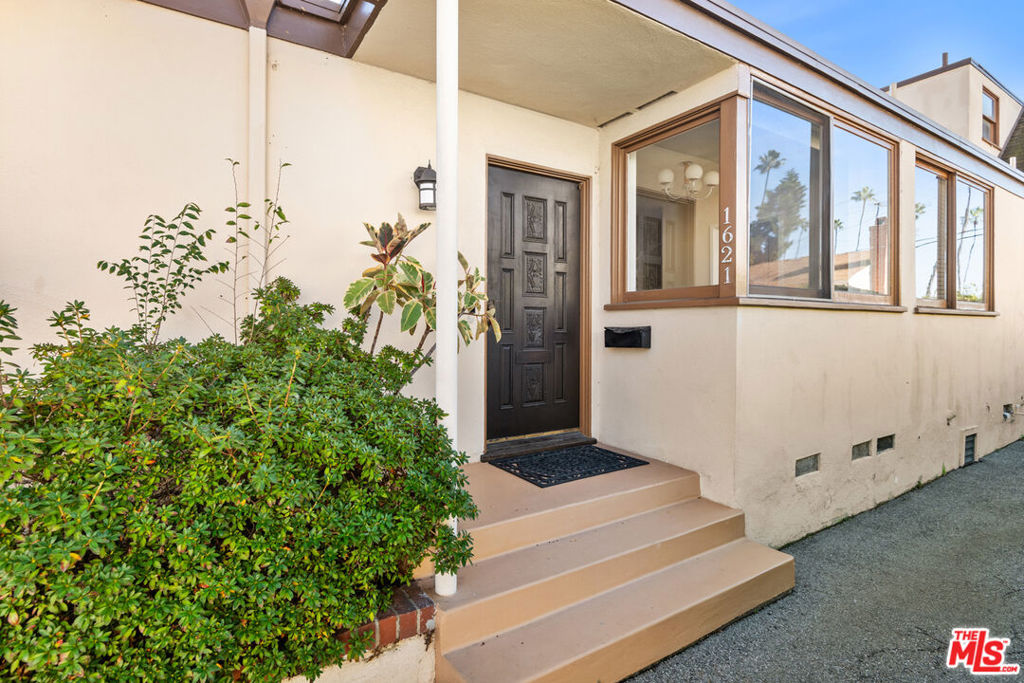 1621 Manning Avenue Property Photo 1