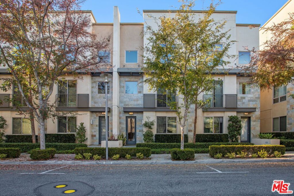 25 Delancy Property Photo 1
