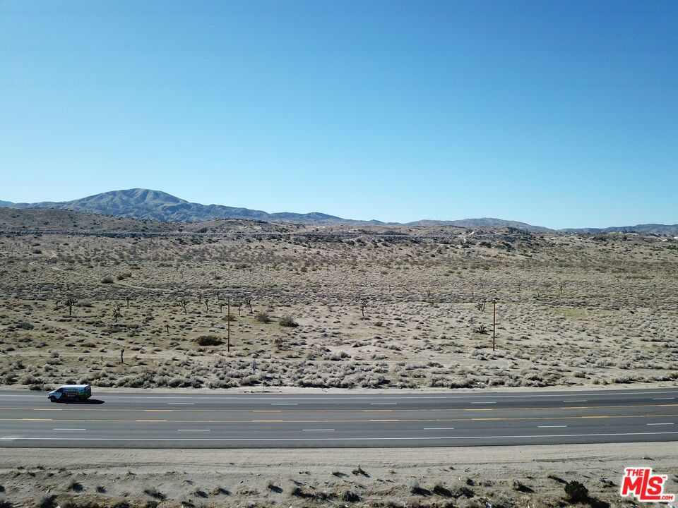 6298 Pearblossom Highway Property Photo 3