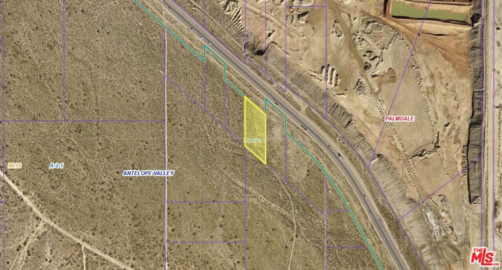 6298 Pearblossom Highway Property Photo 8