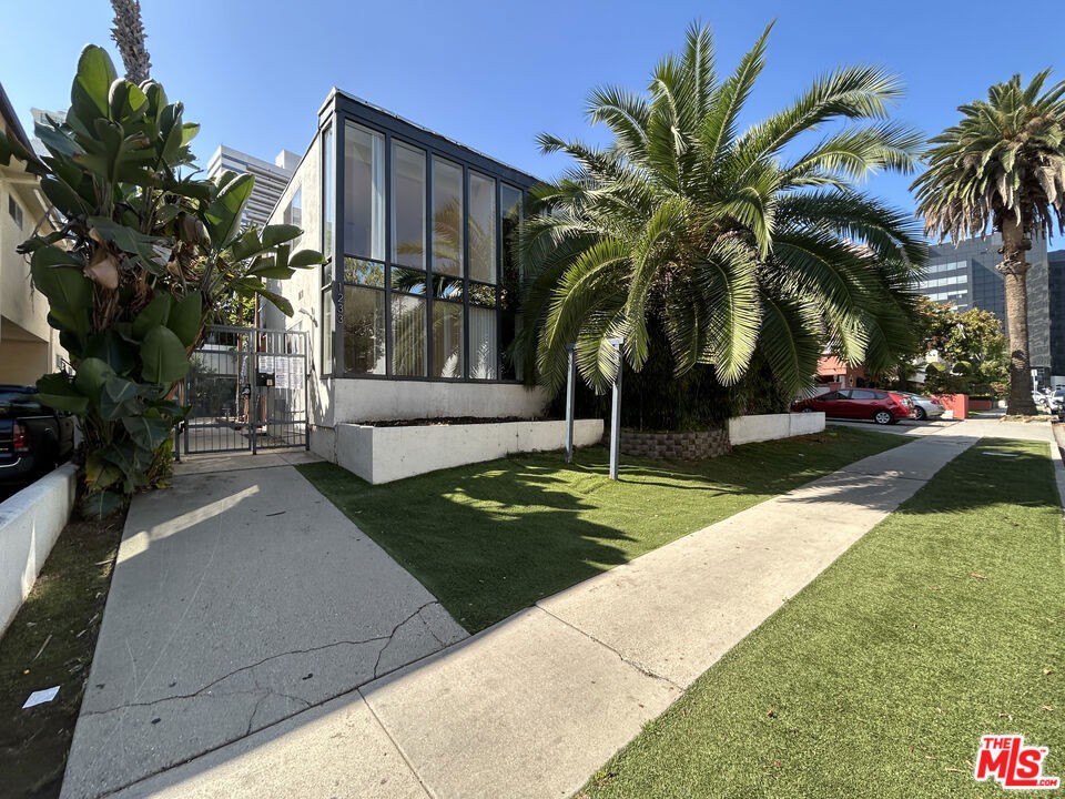 1233 BARRY Avenue 101 Property Photo 1