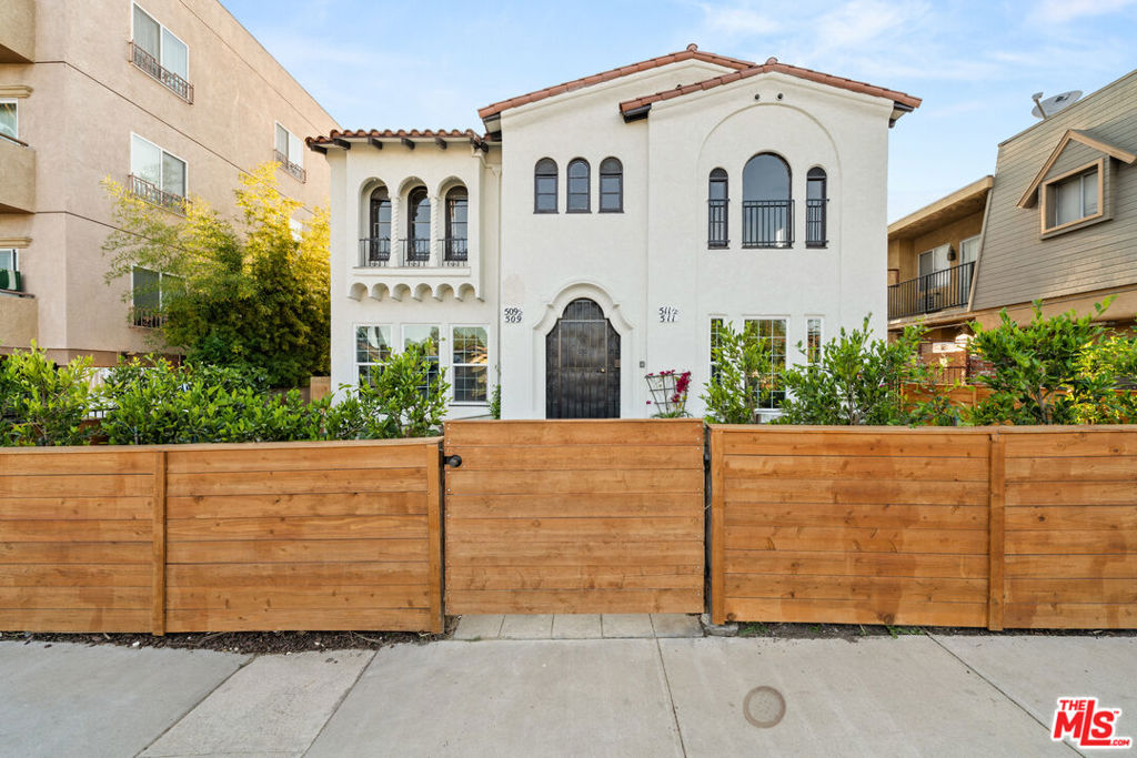 511 1/2 N Hobart Boulevard Property Photo 1