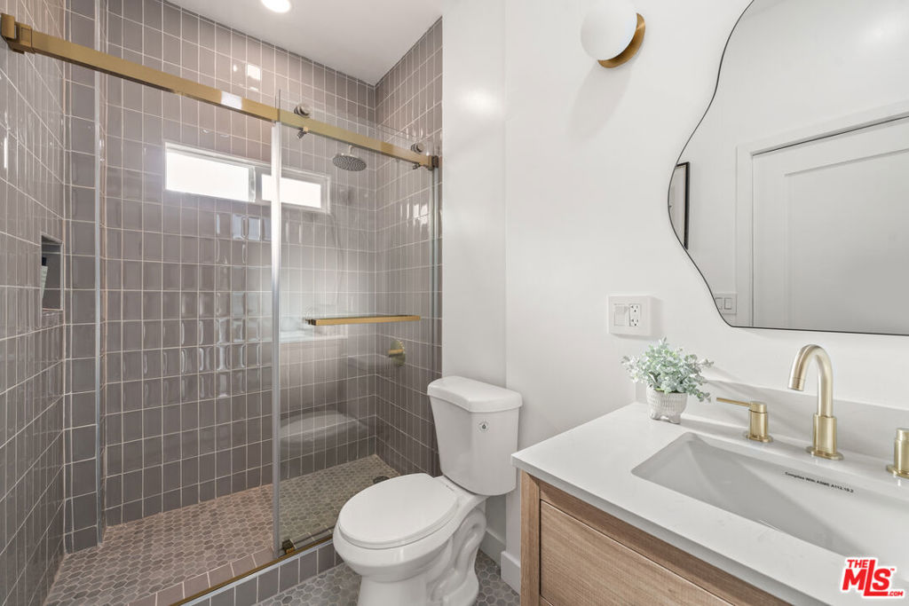 511 1/2 N Hobart Boulevard Property Photo 13