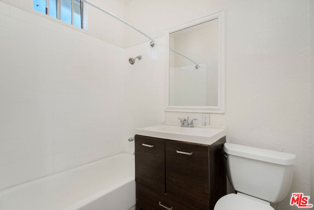 2440 Wabash Avenue Property Photo 10