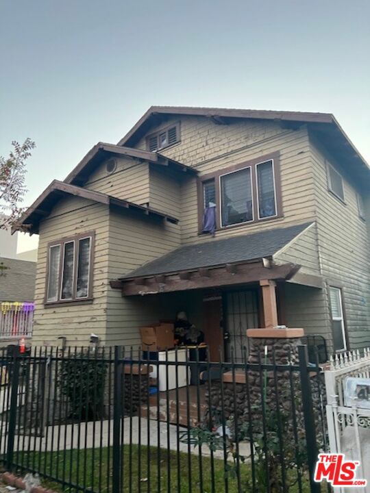4911 S Normandie Avenue Property Photo 1