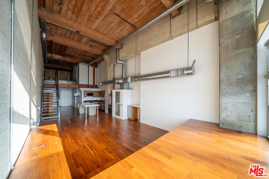 530 S Hewitt Street 147 Property Photo 5