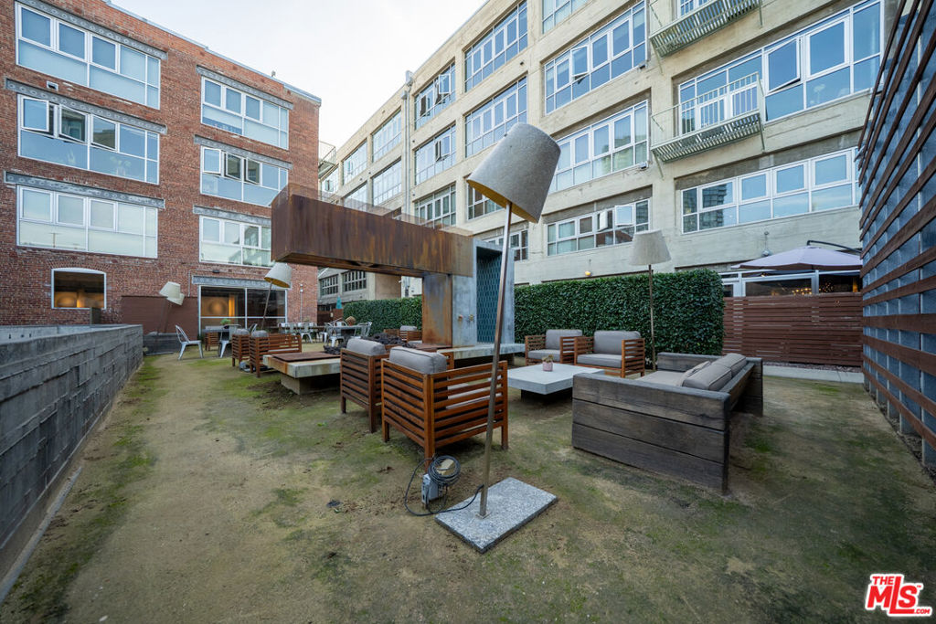 530 S Hewitt Street 147 Property Photo 23