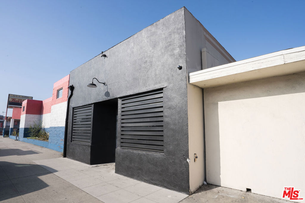 1529 W Pacific Coast Highway Property Photo 1