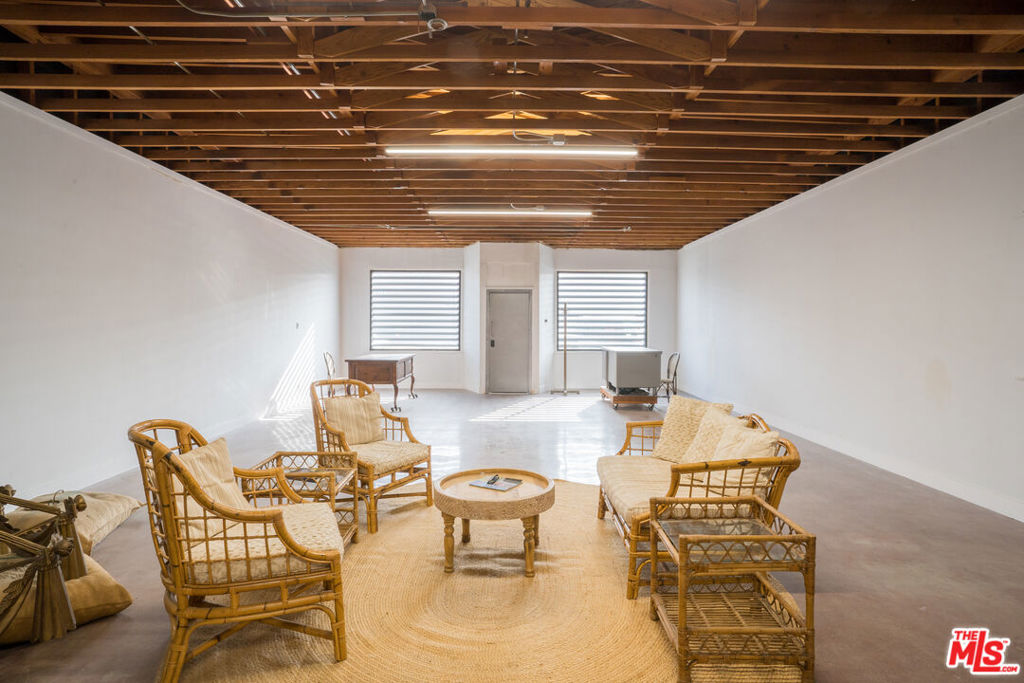 1529 W Pacific Coast Highway Property Photo 4