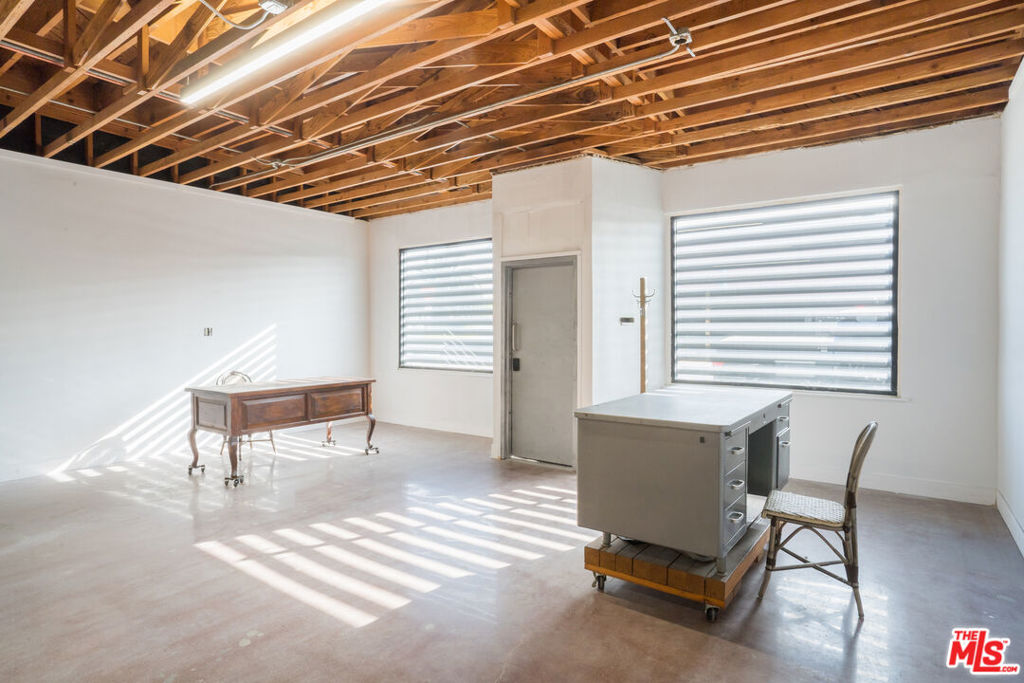1529 W Pacific Coast Highway Property Photo 6