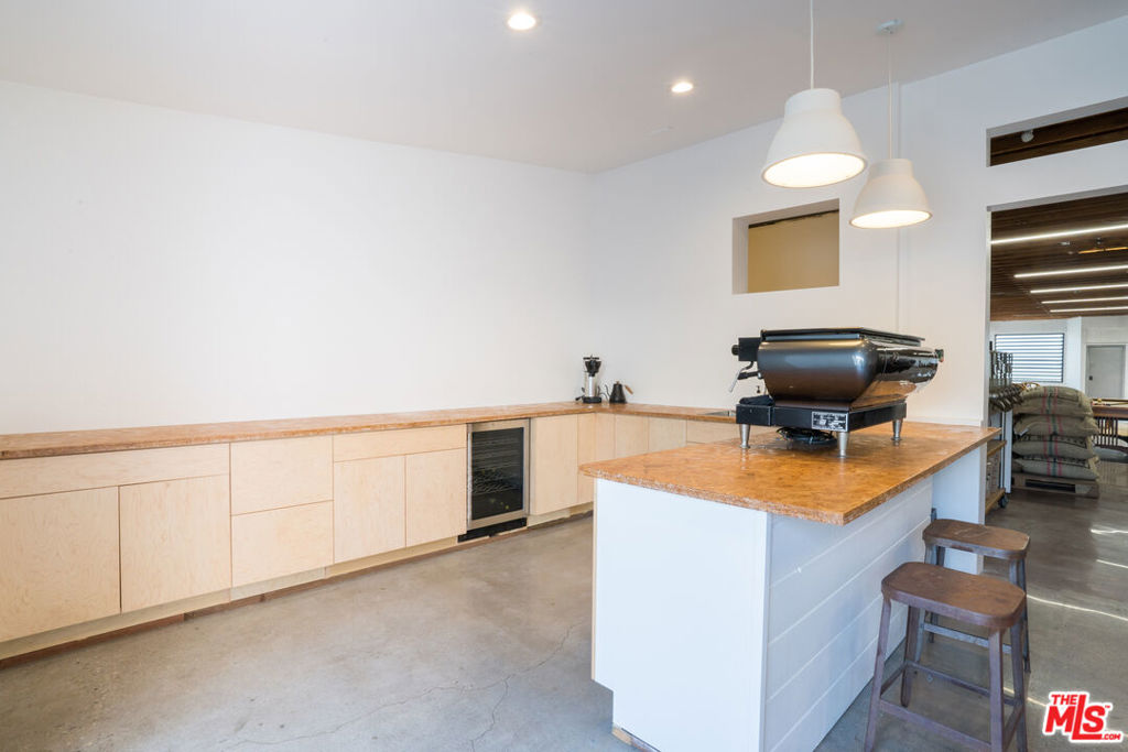 1529 W Pacific Coast Highway Property Photo 10