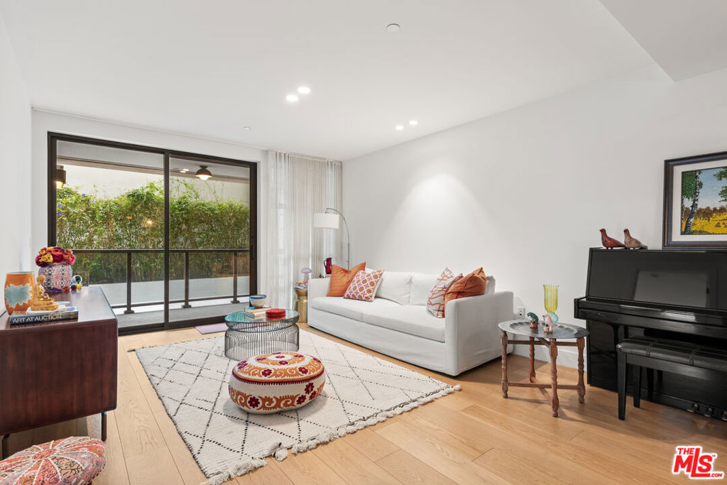 10777 Wilshire Boulevard 201 Property Photo 3