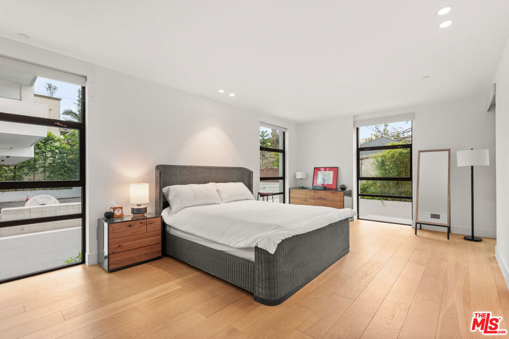 10777 Wilshire Boulevard 201 Property Photo 6