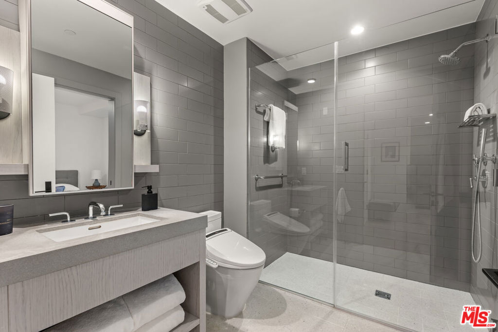 10777 Wilshire Boulevard 201 Property Photo 9