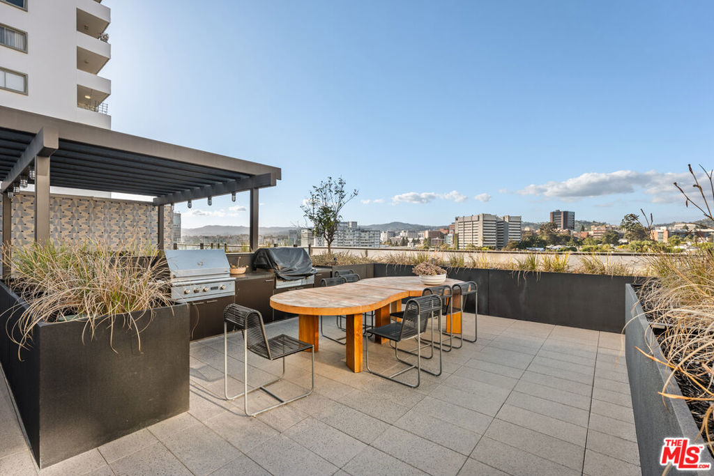 10777 Wilshire Boulevard 201 Property Photo 14