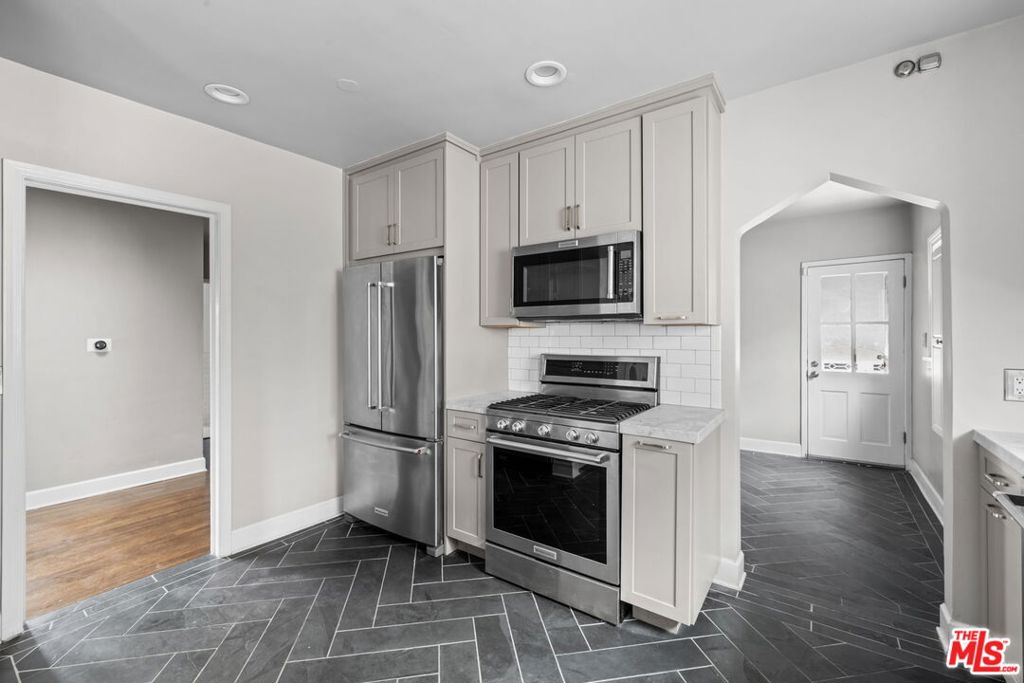 1307 S Rimpau Boulevard Property Photo 6