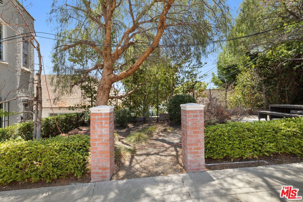 1307 S Rimpau Boulevard Property Photo 21