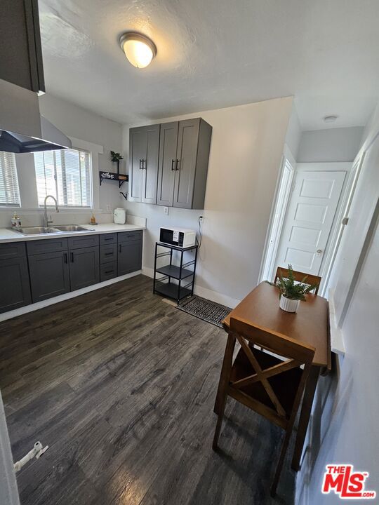 2932 1/2 S Normandie Avenue 2932 1/2 Property Photo 8