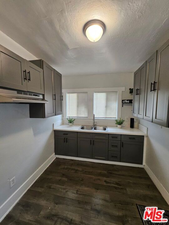 2932 1/2 S Normandie Avenue 2932 1/2 Property Photo 10