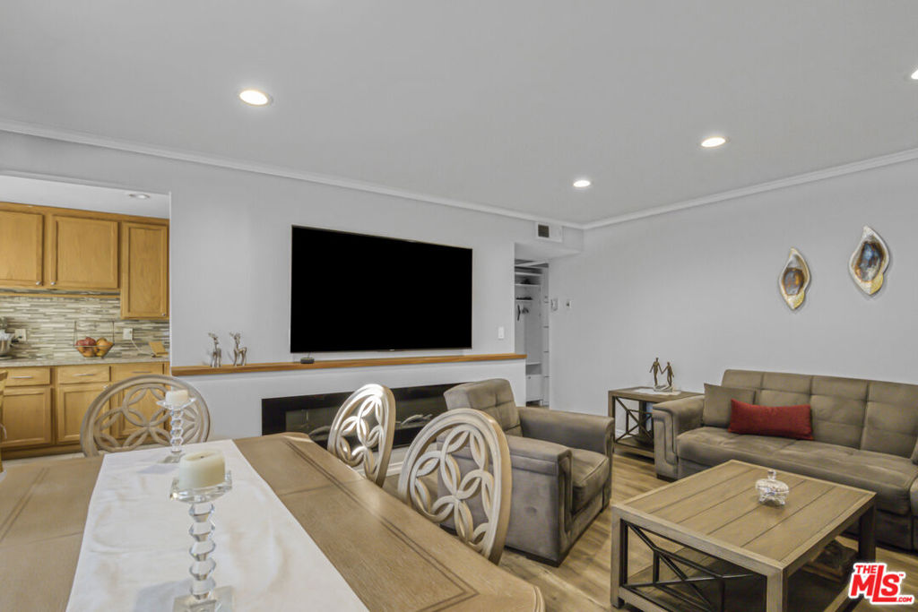 11813 Runnymede 47 Property Photo 8