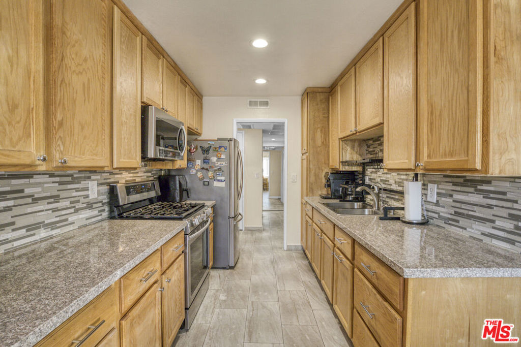 11813 Runnymede 47 Property Photo 10