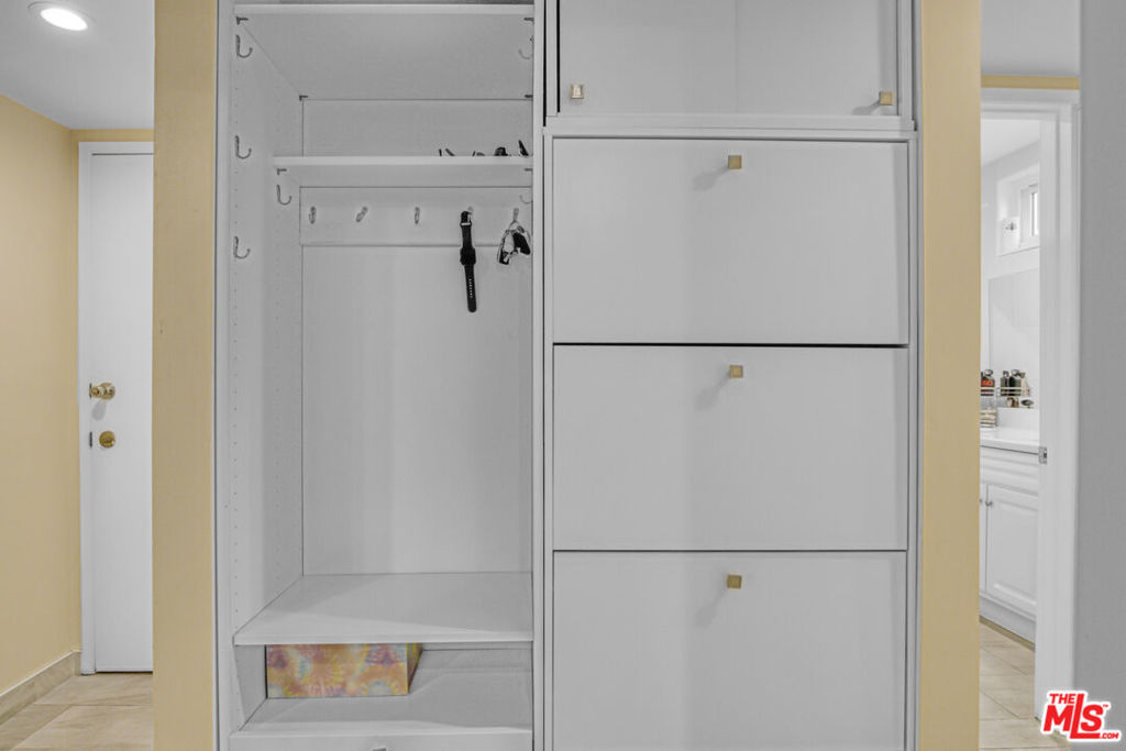 11813 Runnymede 47 Property Photo 14