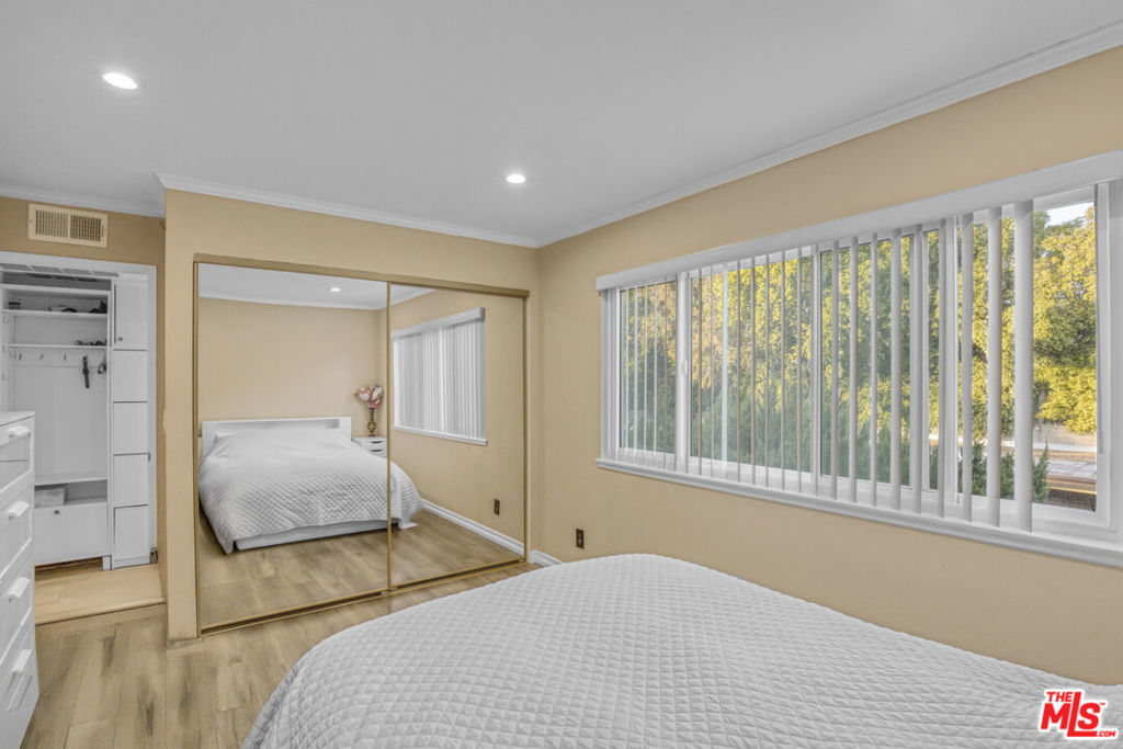 11813 Runnymede 47 Property Photo 19