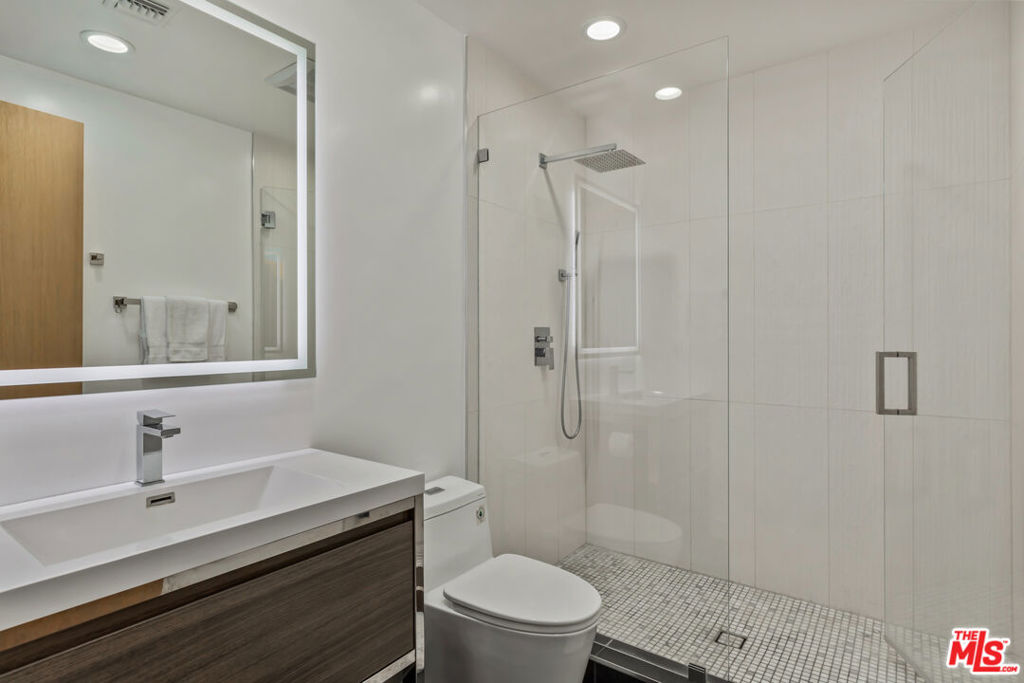 17045 Otsego Street Property Photo 26