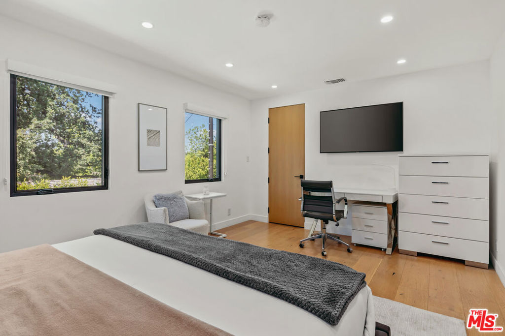 17045 Otsego Street Property Photo 30