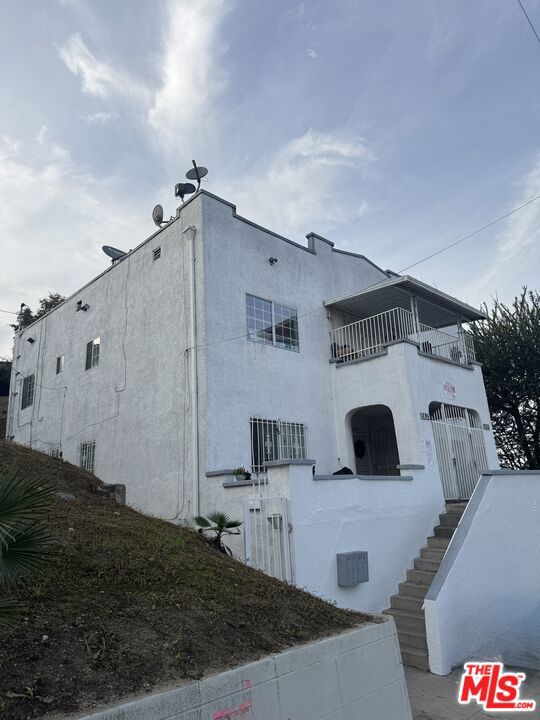 731 S Boyle Avenue Property Photo 14
