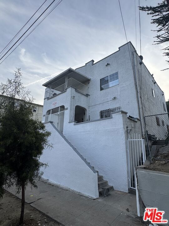 731 S Boyle Avenue Property Photo 15