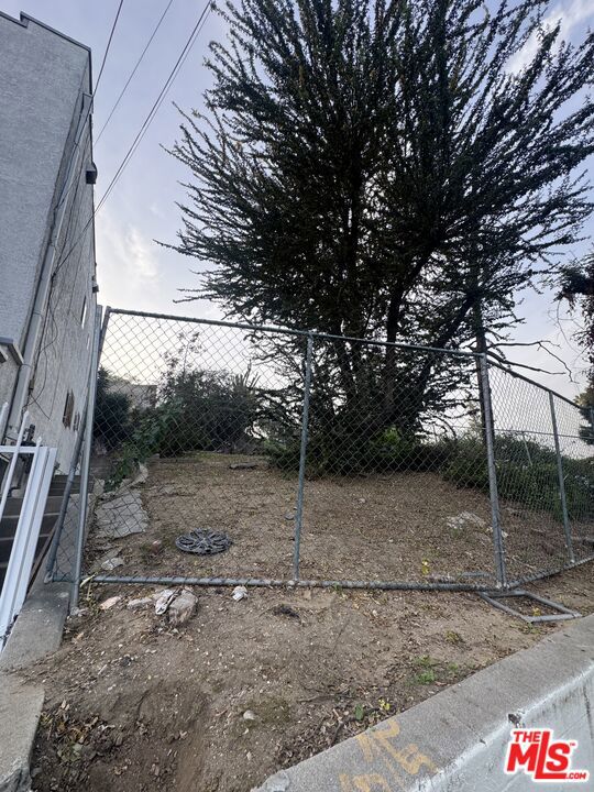 731 S Boyle Avenue Property Photo 16