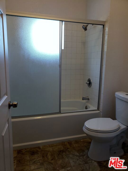 731 S Boyle Avenue Property Photo 20