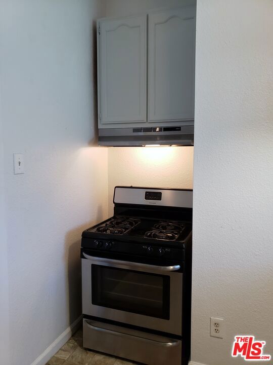 731 S Boyle Avenue Property Photo 25